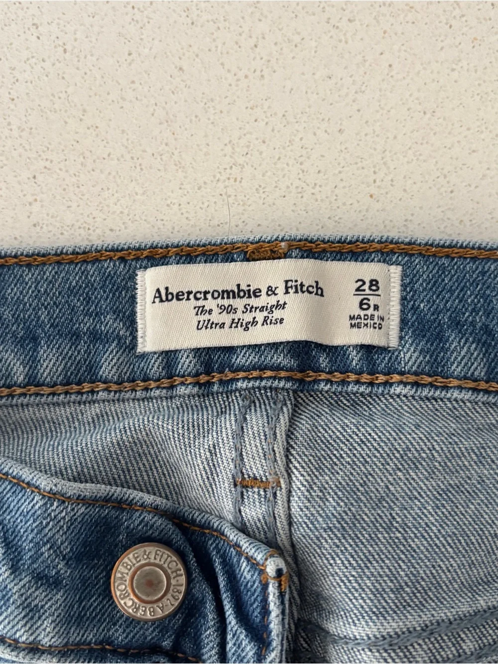 Abercrombie & Fitch High Rise 90s Straight Jeans